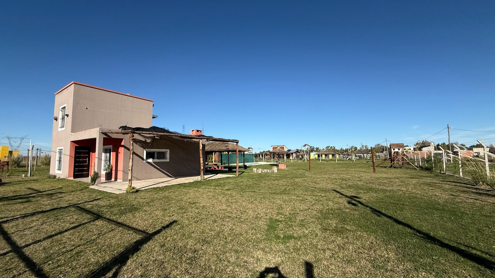 VENTA DE HERMOSA CASA  EN BARRIO PRIVADO FINCA DON FAUSTO, CAÑUELAS.