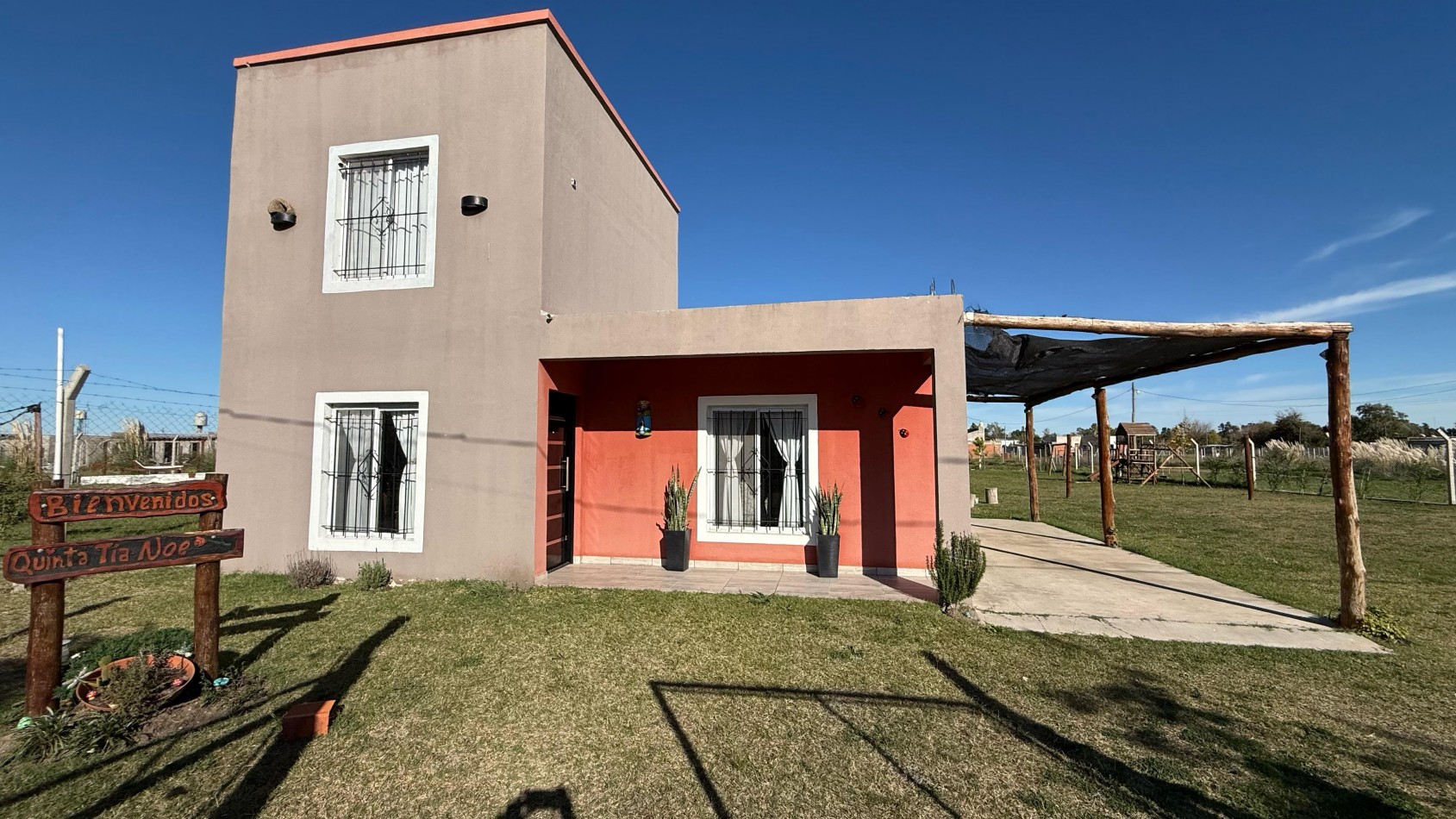 VENTA DE HERMOSA CASA  EN BARRIO PRIVADO FINCA DON FAUSTO, CAÑUELAS.