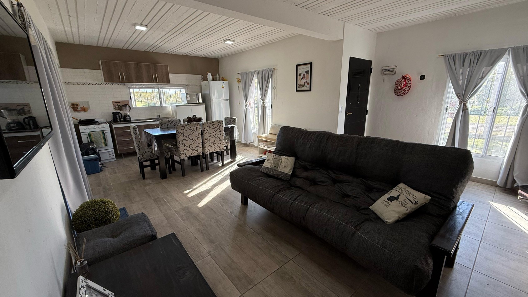 VENTA DE HERMOSA CASA  EN BARRIO PRIVADO FINCA DON FAUSTO, CAÑUELAS.