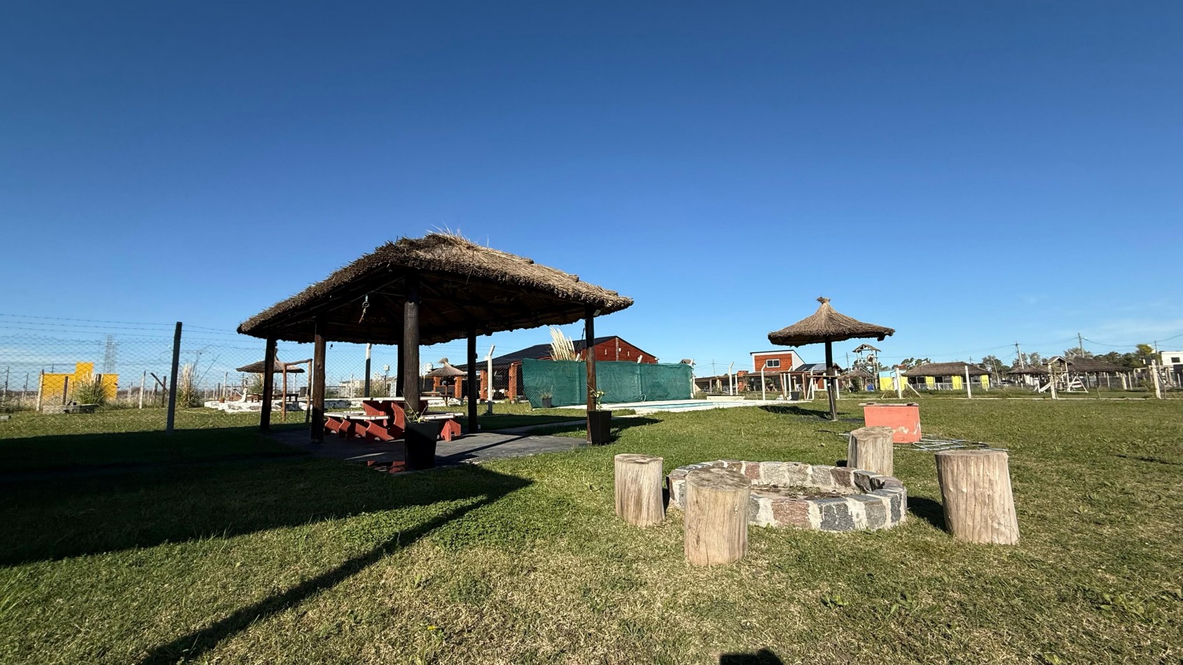 VENTA DE HERMOSA CASA  EN BARRIO PRIVADO FINCA DON FAUSTO, CAÑUELAS.