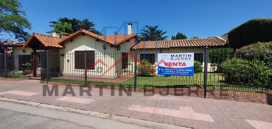 Venta Casa 5 ambientes Ciudad Evita. 