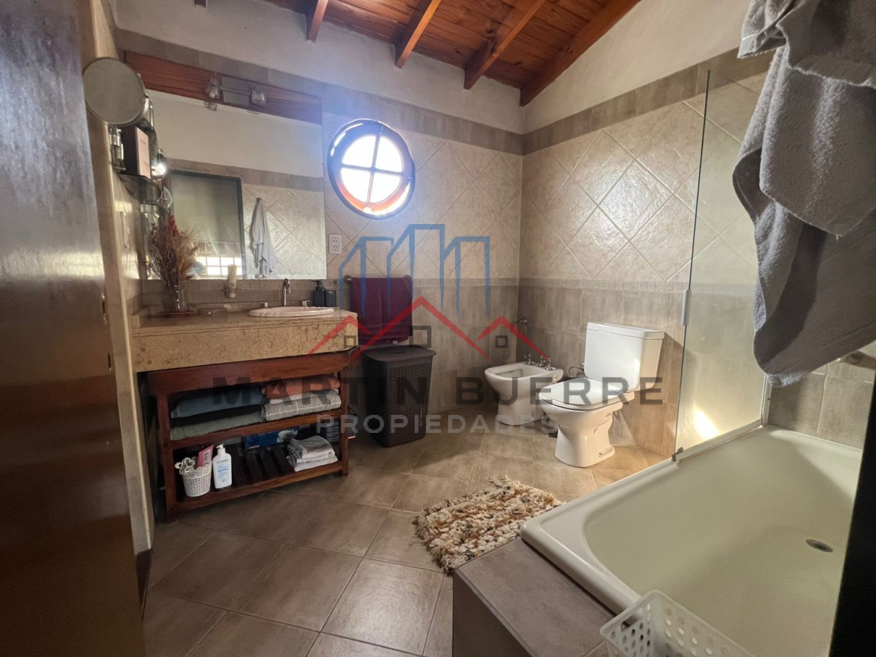 VENTA CASA 5 AMBIENTES BARRIO PUERTAS DEL SOL. CIUDAD EVITA. LA MATANZA.