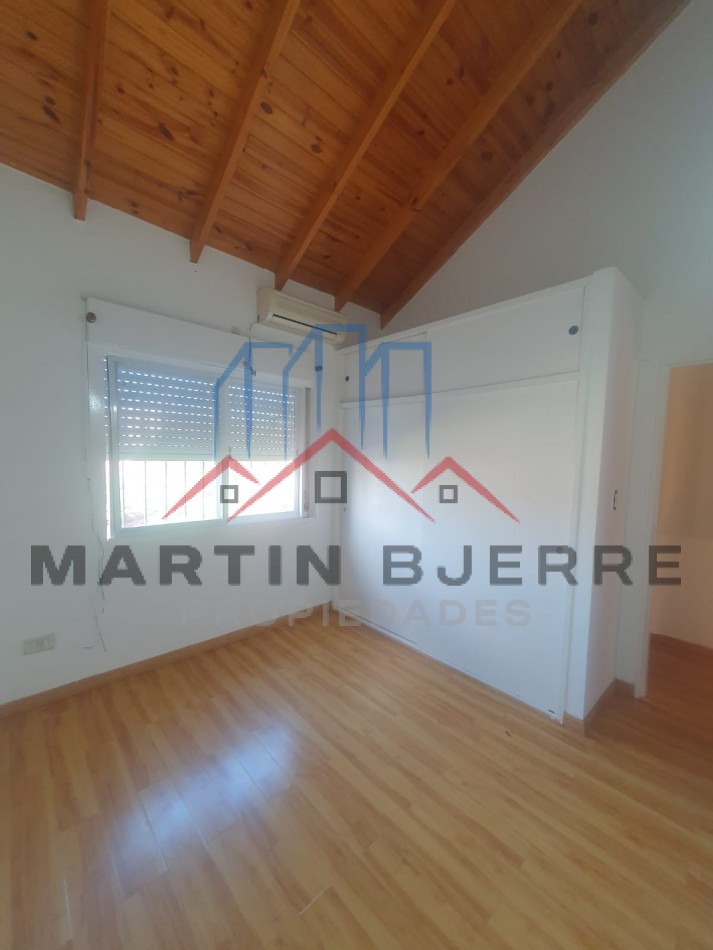 VENTA CASA 5 AMBIENTES EN BARRIO DEMOCRACIA. CIUDAD EVITA