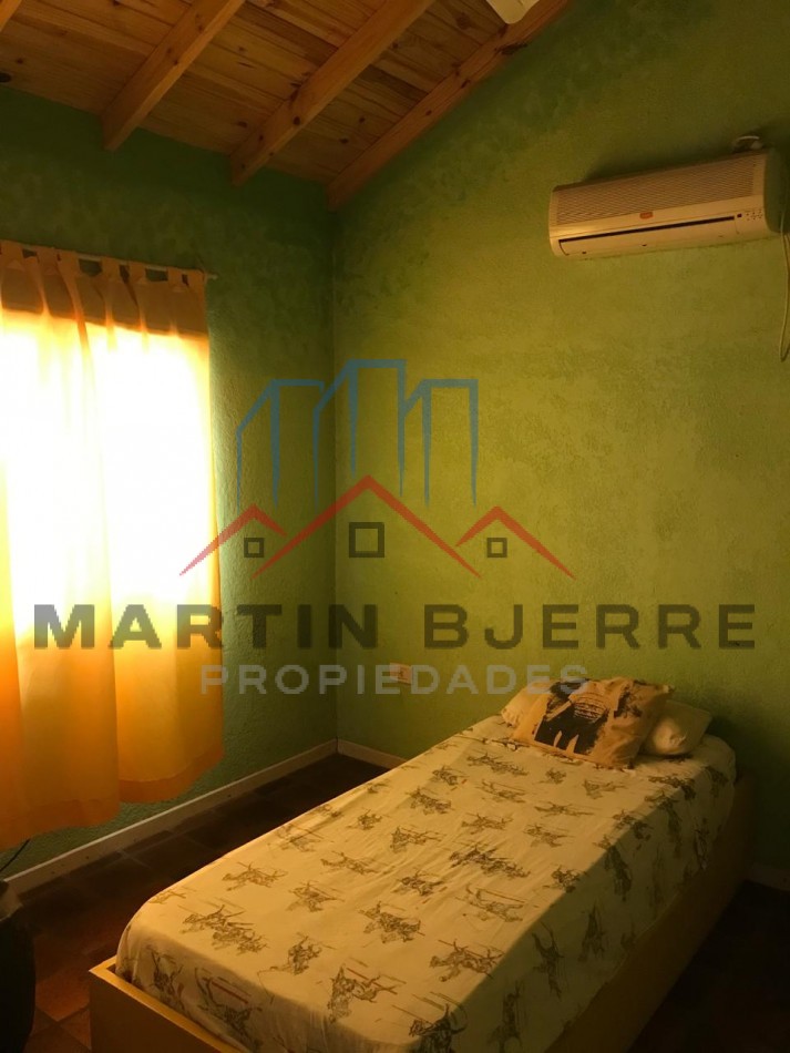 VENTA DE HERMOSA CASA  EN BARRIO PRIVADO SANTA AMELIA, VIRREY DEL PINO.