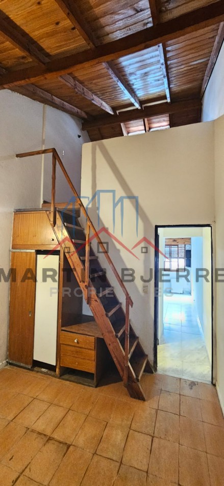 Venta PH 2 ambientes en Lomas del Mirador.