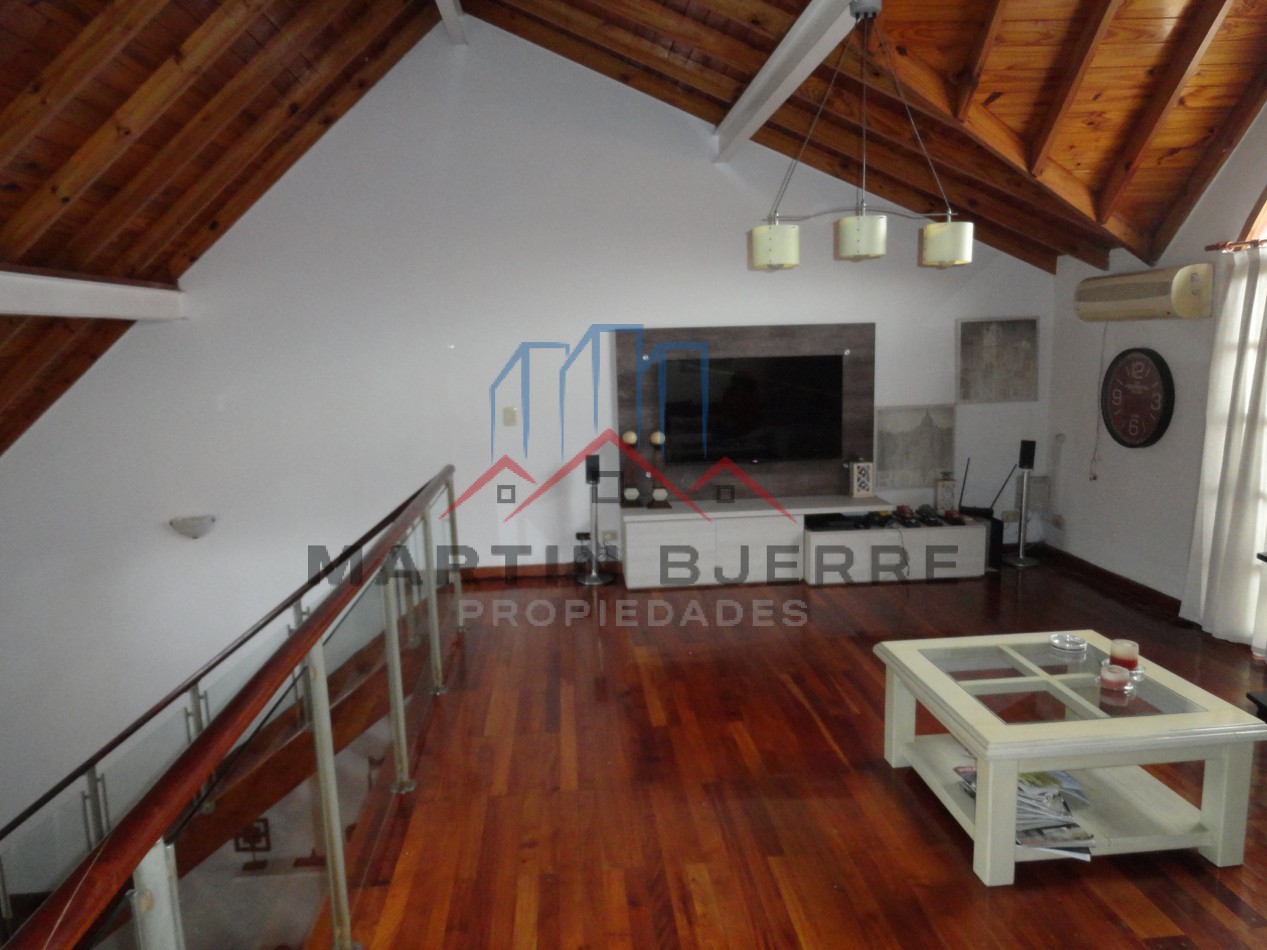 Venta Casa  5 ambientes en Barrio Puerta del Sol Ciudad Evita.