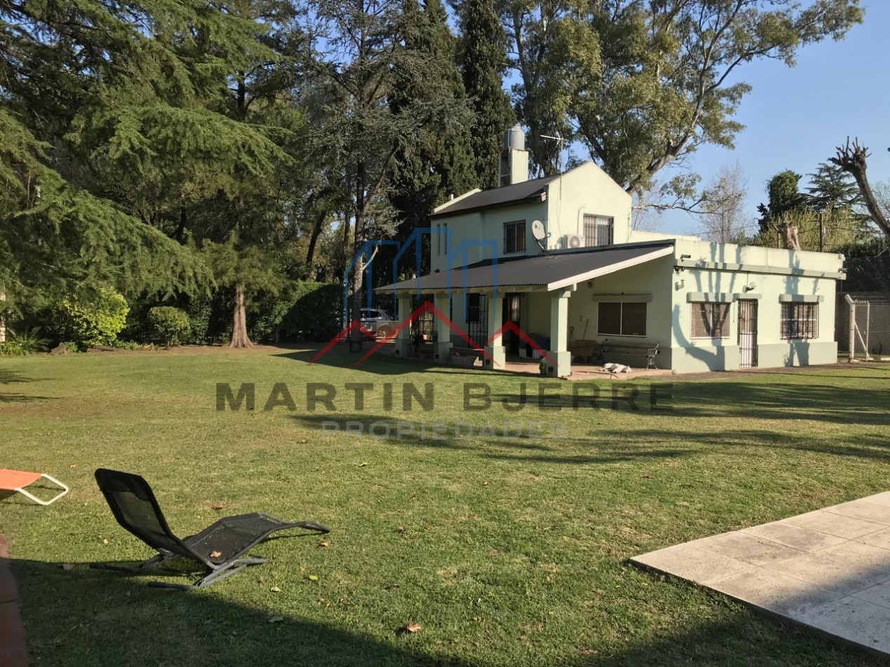 VENTA DE HERMOSA CASA  EN BARRIO PRIVADO SANTA AMELIA, VIRREY DEL PINO.