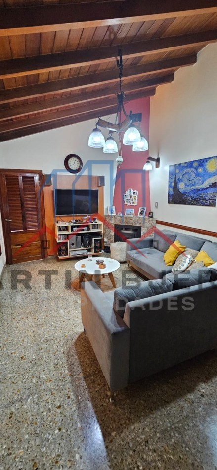 VENTA CHALET 4 AMB. CIUDAD EVITA