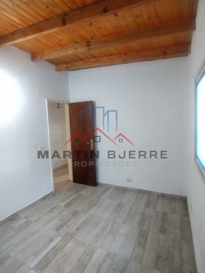 VENTA CASA DE 3 AMBIENTES. BARRIO LOS FRESNOS. VIRREY DEL PINO. LA MATANZA.