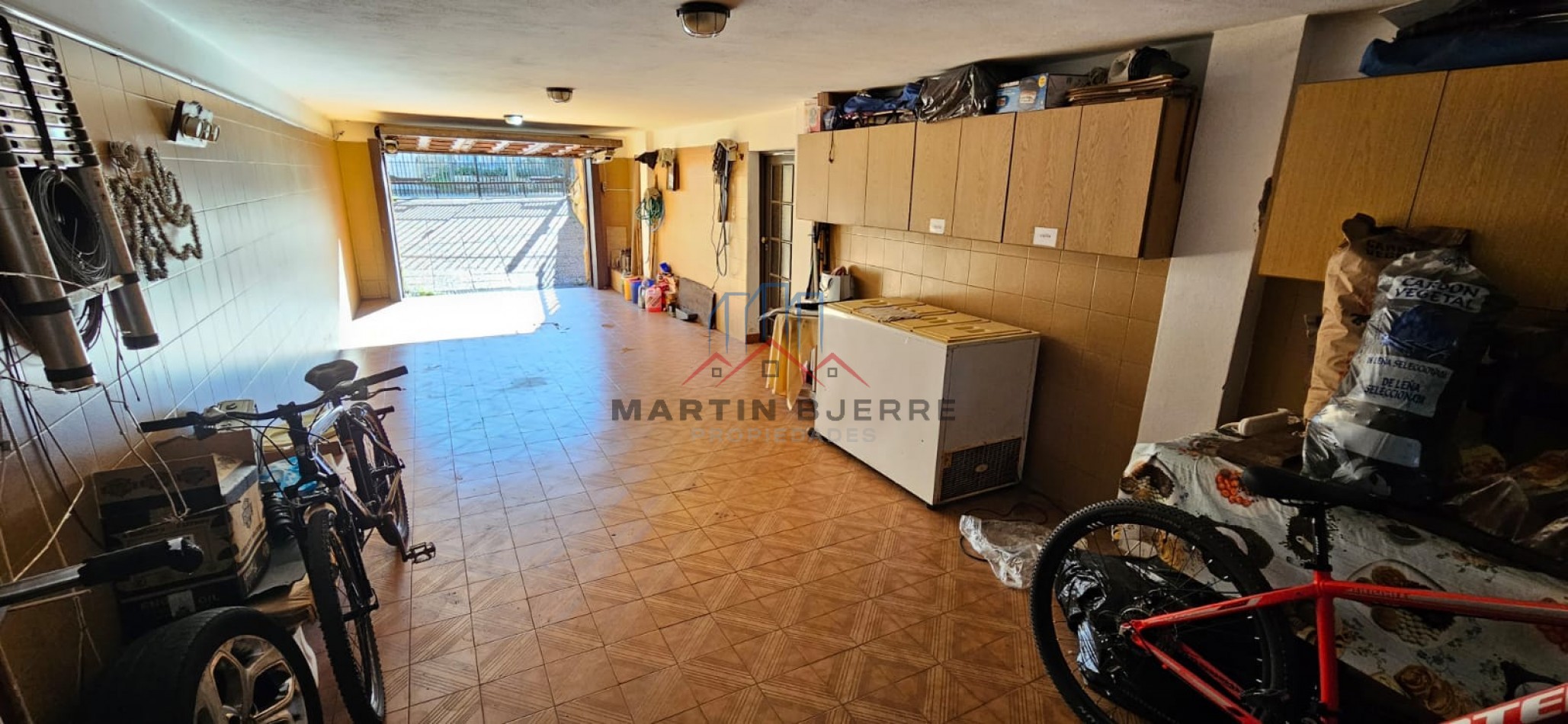 CASA 5 AMBIENTES  CON QUINCHO Y PISCINA EN CIUDAD EVITA, LA MATANZA.