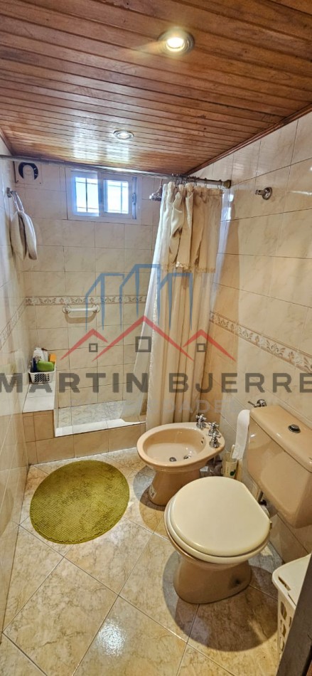 Venta Chalet 6 Ambientes en Ciudad Evita.