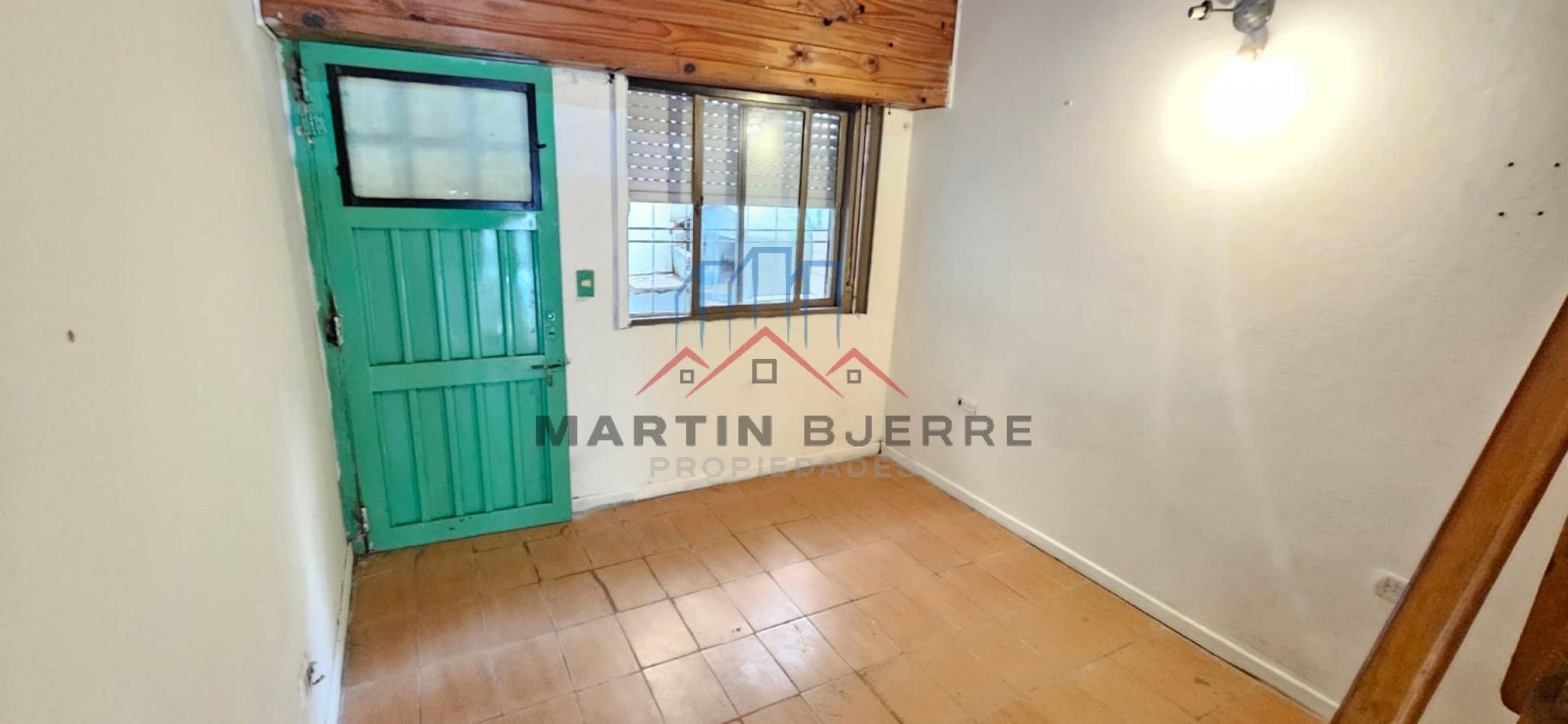 Venta PH 2 ambientes en Lomas del Mirador.