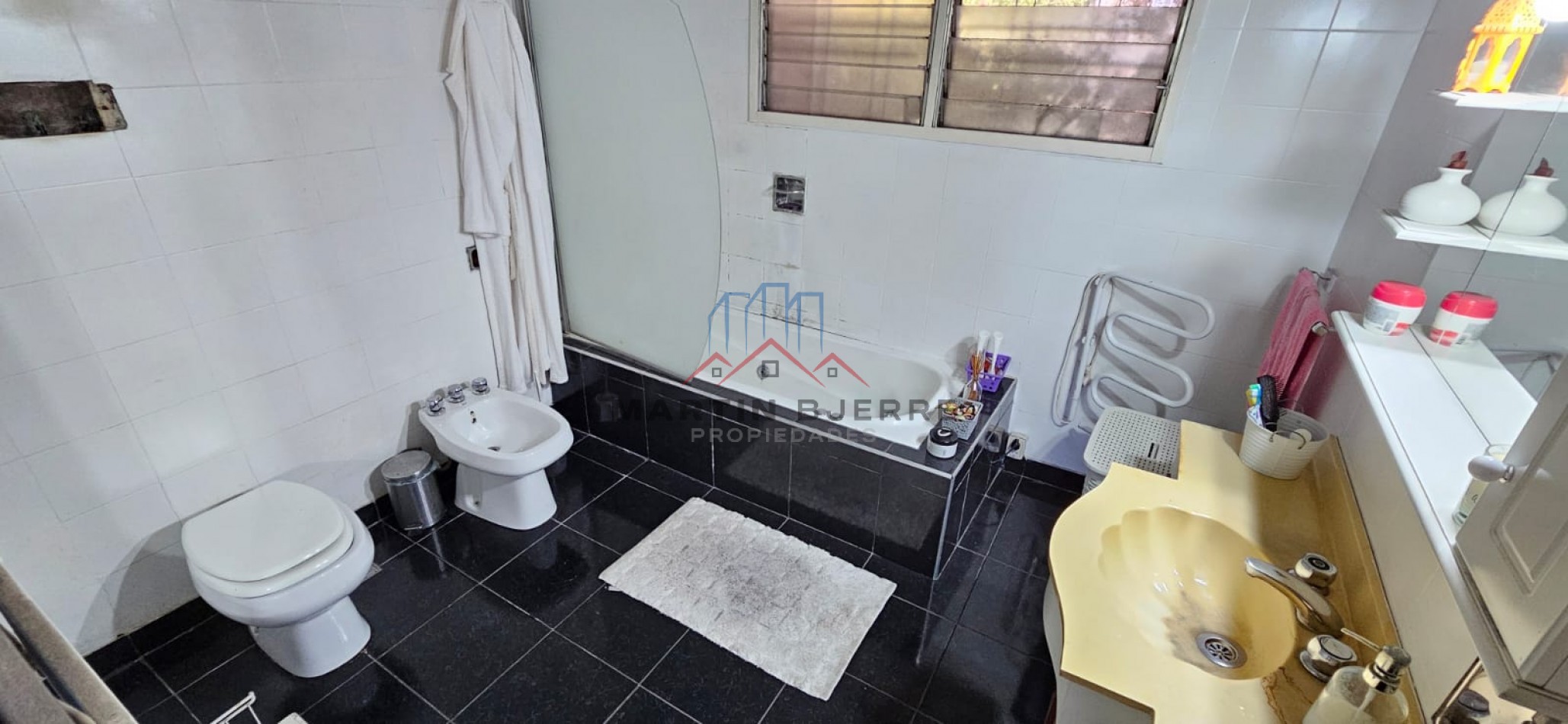 CASA 5 AMBIENTES  CON QUINCHO Y PISCINA EN CIUDAD EVITA, LA MATANZA.