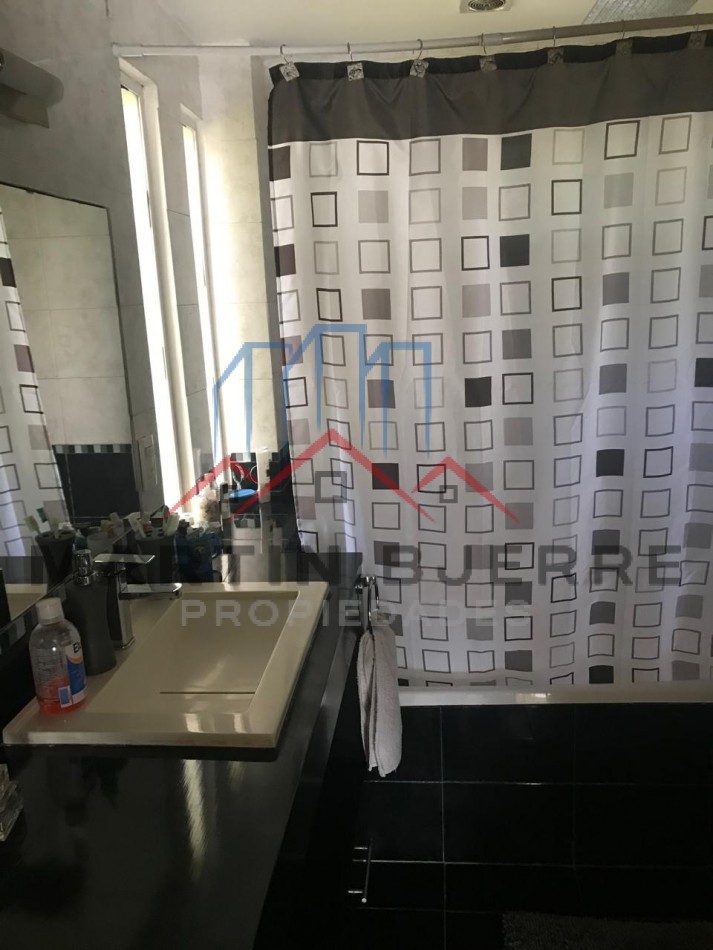 VENTA DE HERMOSA CASA  EN BARRIO PRIVADO SANTA AMELIA, VIRREY DEL PINO.