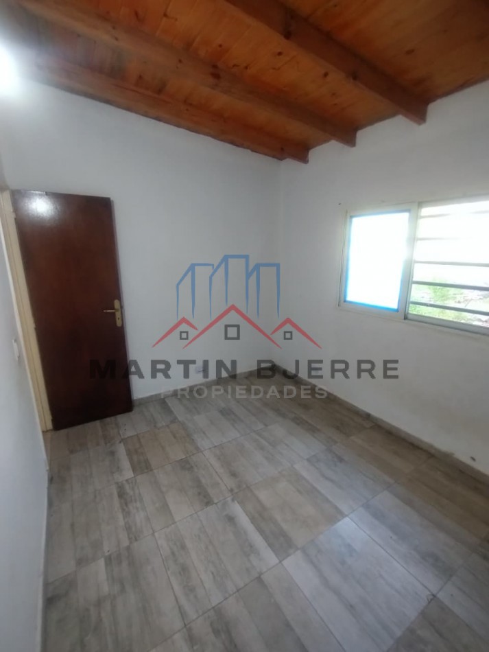 VENTA CASA DE 3 AMBIENTES. BARRIO LOS FRESNOS. VIRREY DEL PINO. LA MATANZA.