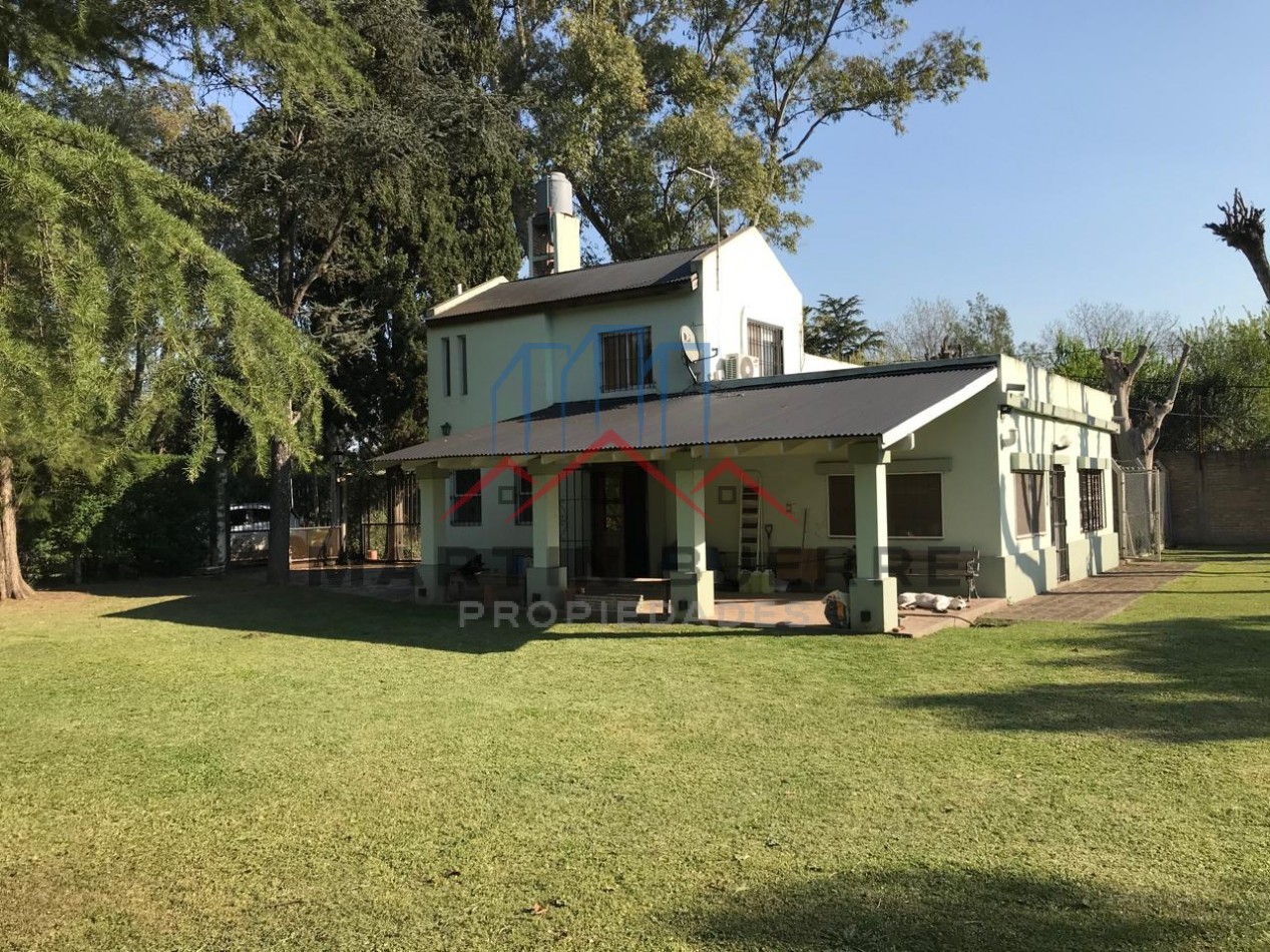 VENTA DE HERMOSA CASA  EN BARRIO PRIVADO SANTA AMELIA, VIRREY DEL PINO.