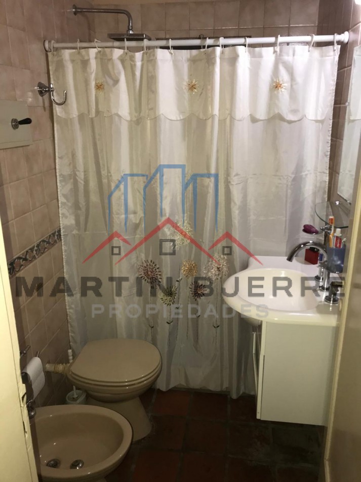 VENTA DE HERMOSA CASA  EN BARRIO PRIVADO SANTA AMELIA, VIRREY DEL PINO.