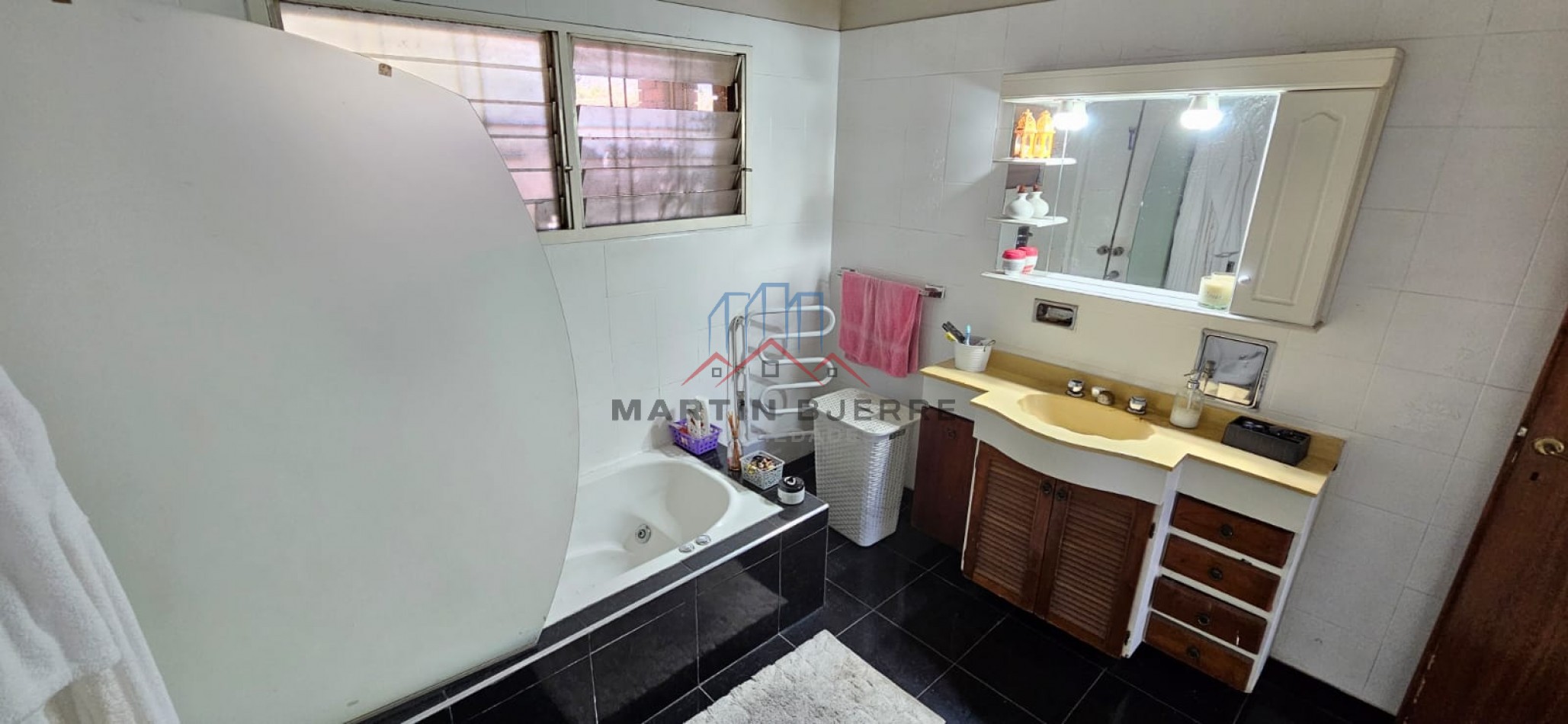 CASA 5 AMBIENTES  CON QUINCHO Y PISCINA EN CIUDAD EVITA, LA MATANZA.