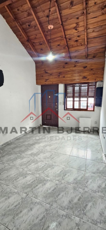Venta PH 2 ambientes en Lomas del Mirador.