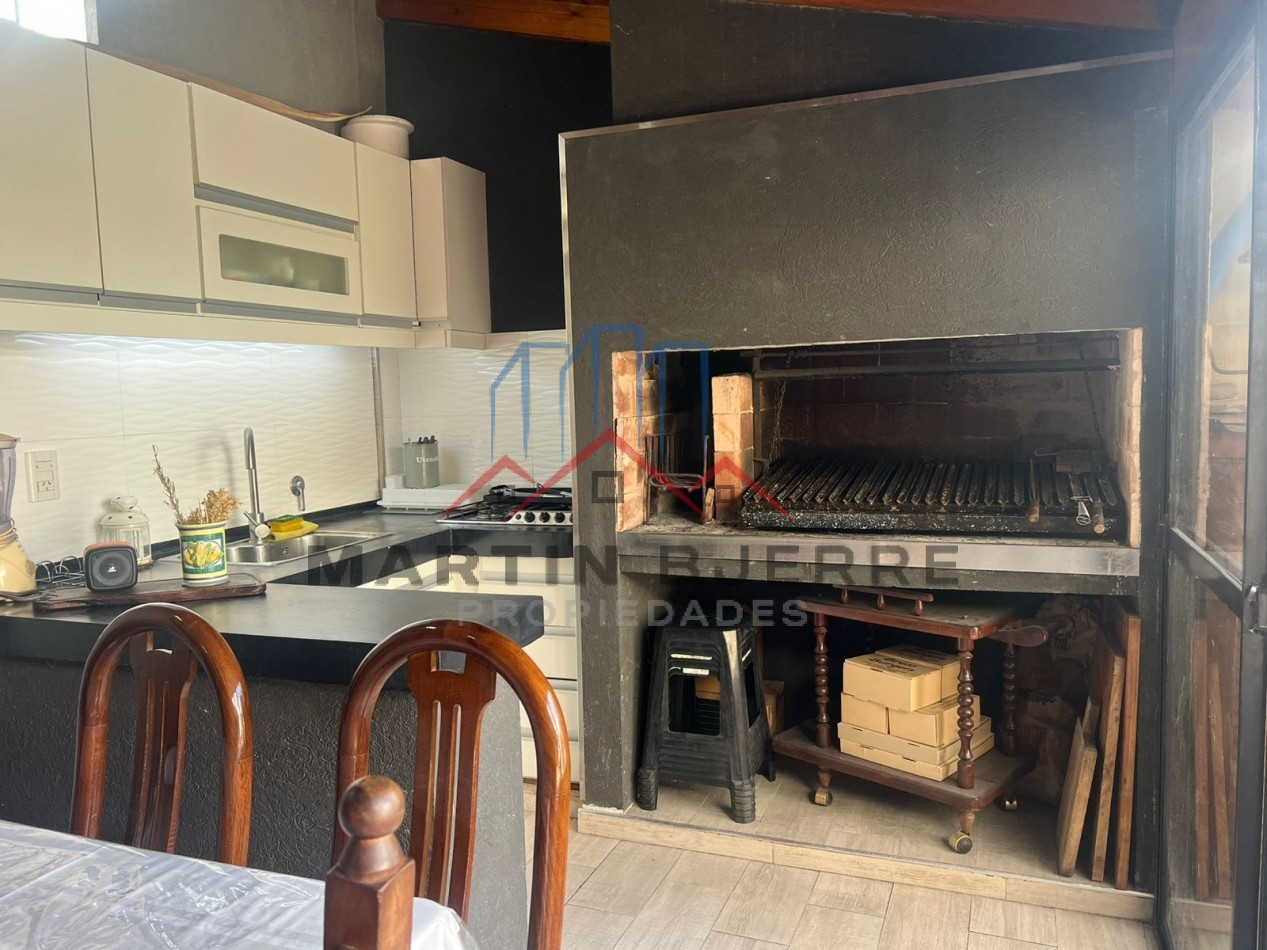 VENTA CASA 5 AMBIENTES BARRIO PUERTAS DEL SOL. CIUDAD EVITA. LA MATANZA.