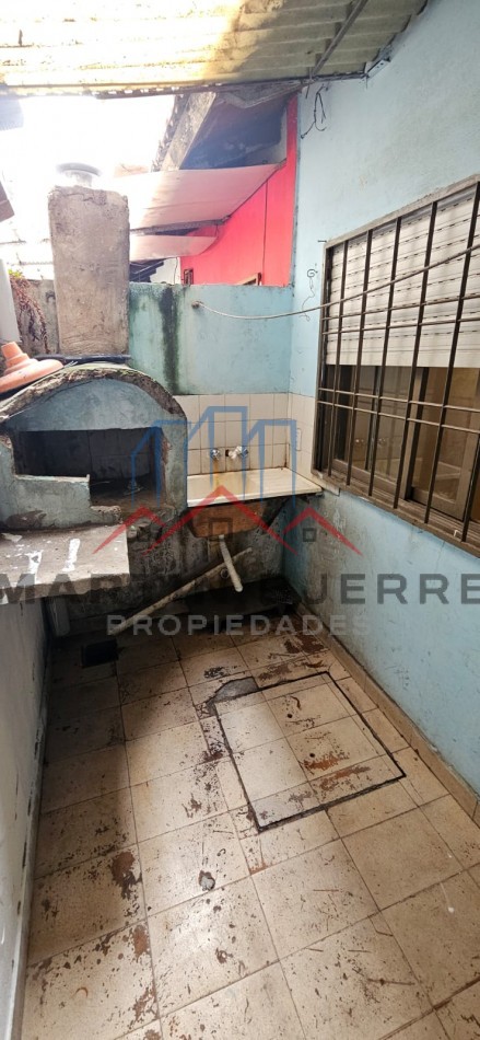 Venta PH 2 ambientes en Lomas del Mirador.