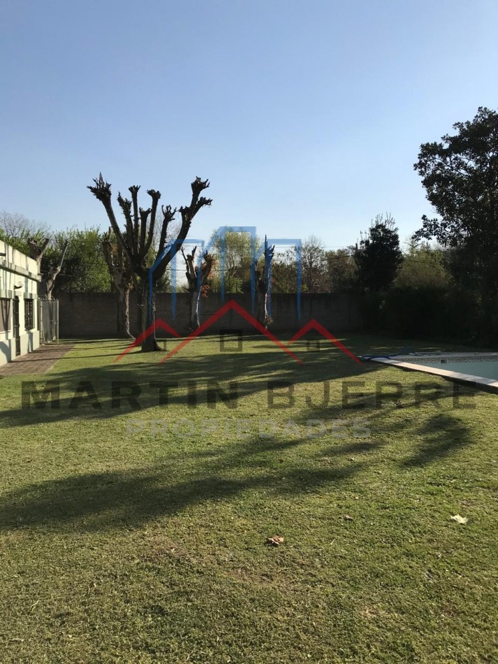 VENTA DE HERMOSA CASA  EN BARRIO PRIVADO SANTA AMELIA, VIRREY DEL PINO.