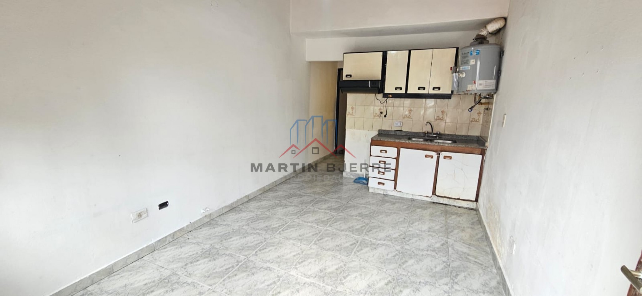 Venta PH 2 ambientes en Lomas del Mirador.
