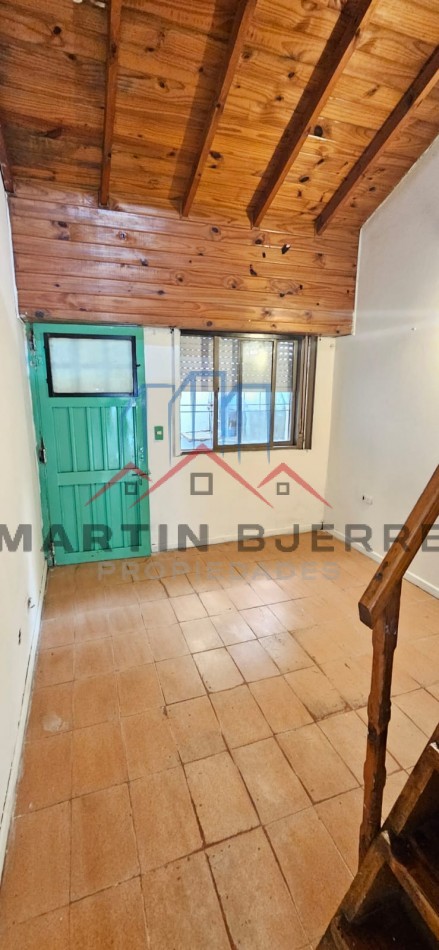 Venta PH 2 ambientes en Lomas del Mirador.