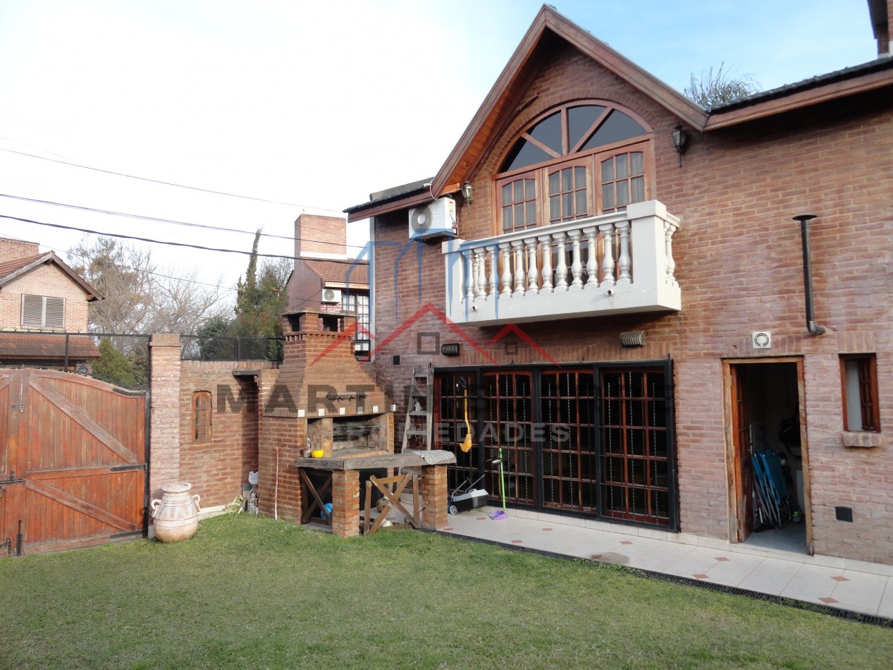 Venta Casa  5 ambientes en Barrio Puerta del Sol Ciudad Evita.