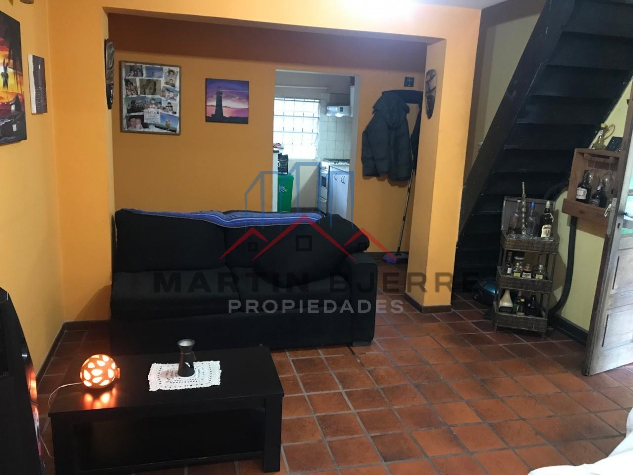 VENTA DE HERMOSA CASA  EN BARRIO PRIVADO SANTA AMELIA, VIRREY DEL PINO.