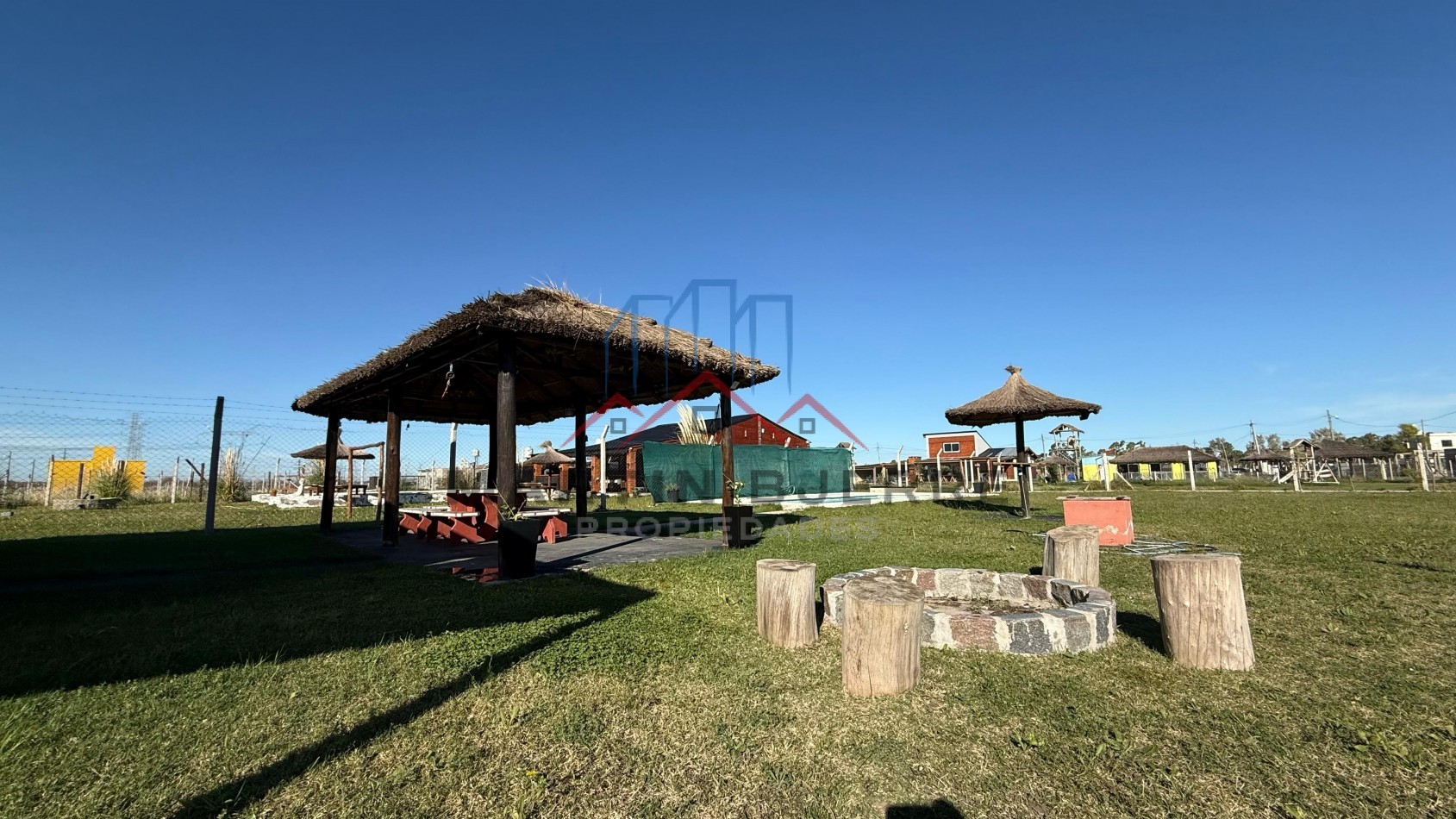 VENTA DE HERMOSA CASA  EN BARRIO PRIVADO FINCA DON FAUSTO, CAÑUELAS.