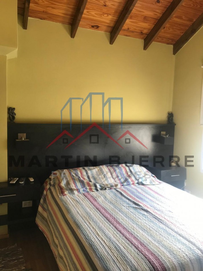 VENTA DE HERMOSA CASA  EN BARRIO PRIVADO SANTA AMELIA, VIRREY DEL PINO.