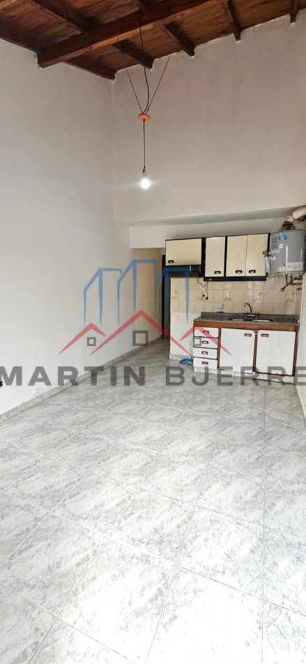 Venta PH 2 ambientes en Lomas del Mirador.