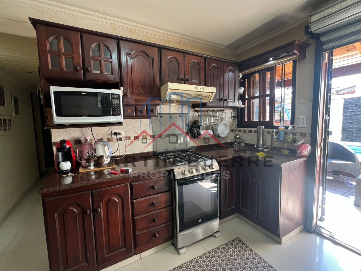 VENTA CASA 5 AMBIENTES BARRIO PUERTAS DEL SOL. CIUDAD EVITA. LA MATANZA.