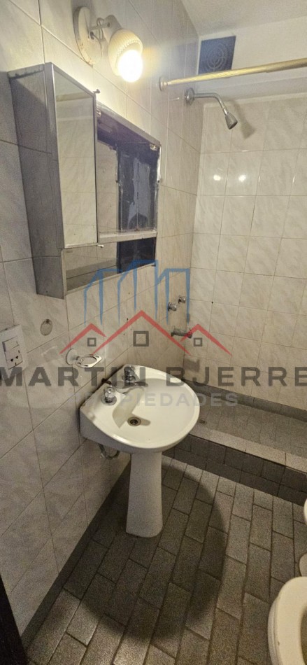 Venta PH 2 ambientes en Lomas del Mirador.