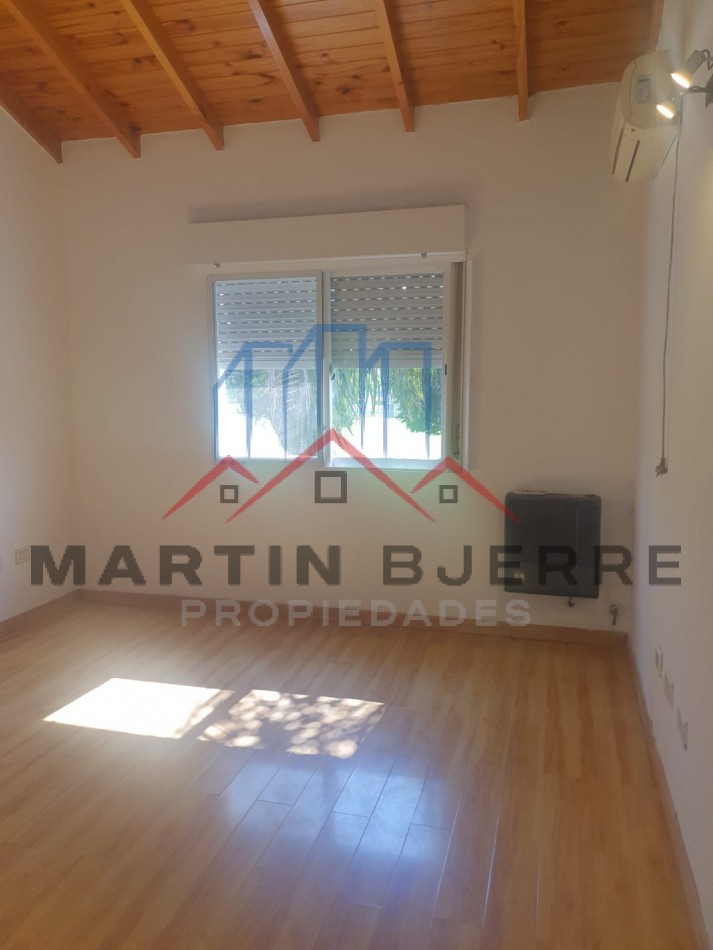 VENTA CASA 5 AMBIENTES EN BARRIO DEMOCRACIA. CIUDAD EVITA