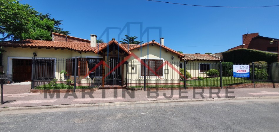 Venta Casa 5 ambientes Ciudad Evita. 