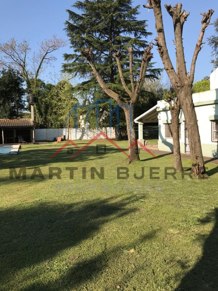 VENTA DE HERMOSA CASA  EN BARRIO PRIVADO SANTA AMELIA, VIRREY DEL PINO.