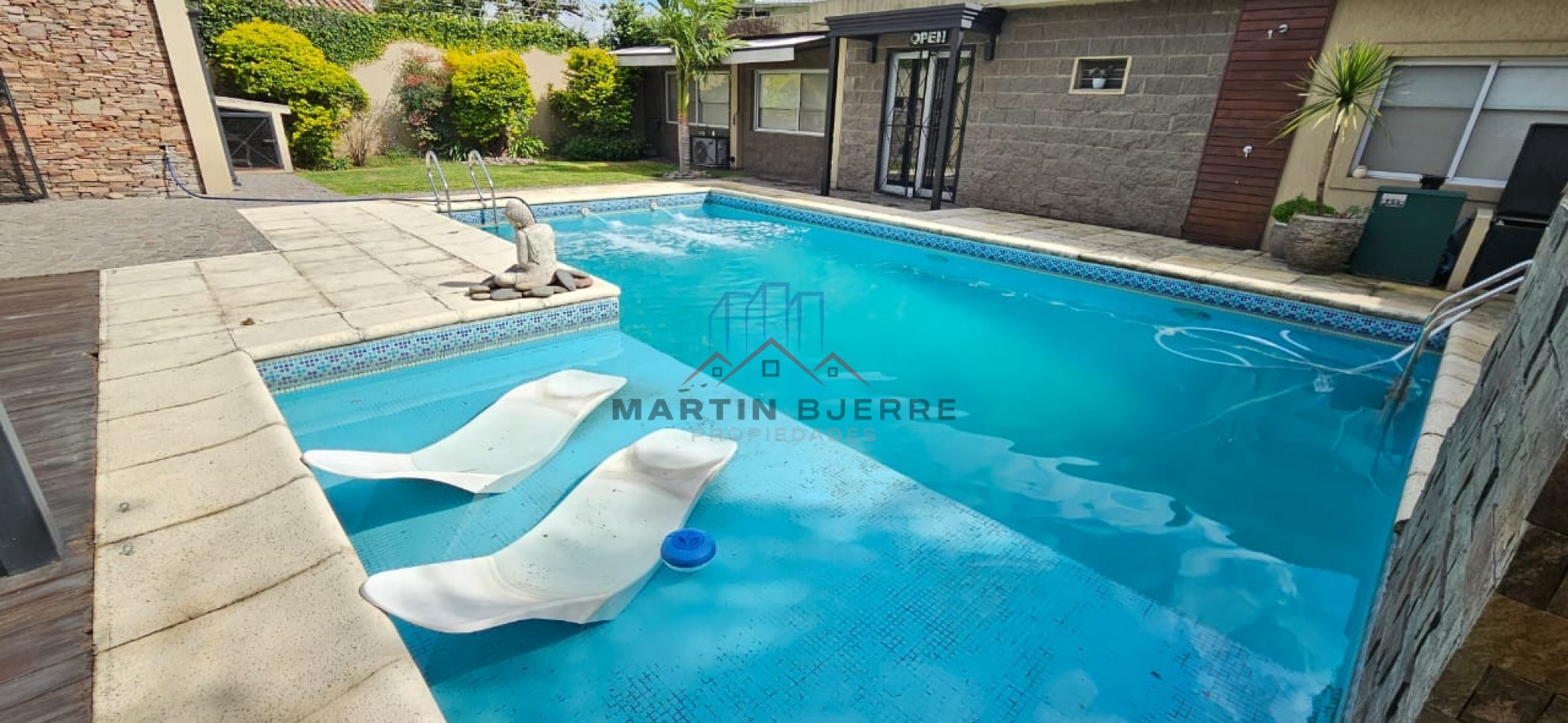 CHALET CON QUINCHO Y PISCINA EN CIUDAD EVITA. LA MATANZA.