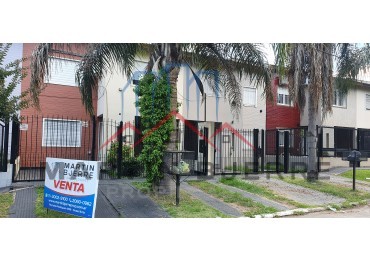 VENTA CASA 5 AMBIENTES EN BARRIO DEMOCRACIA. CIUDAD EVITA