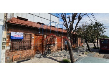 Venta PH 2 ambientes en Lomas del Mirador.