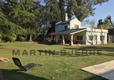 VENTA DE HERMOSA CASA EN BARRIO PRIVADO SANTA AMELIA, VIRREY DEL PINO.