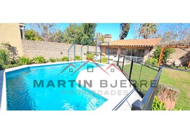 VENTA CHALET 4 AMBIENTES CON PISCINA Y QUINCHO. SADOP. CIUDAD EVITA. LA MATANZA